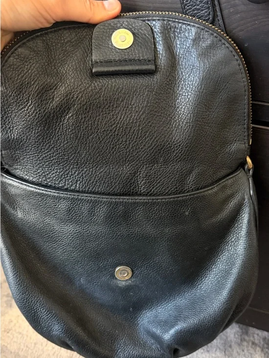 Marc Jacobs Black Leather Crossbody with Gold Plaque - Picture 3 of 7